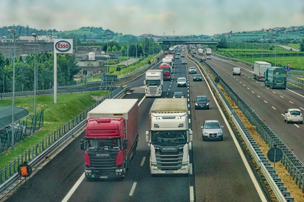 Jak założyć firmę transportową? Koszty, opodatkowanie i wymagane dokumenty Jak założyć firmę transportową? Koszty, opodatkowanie i wymagane dokumenty 4
