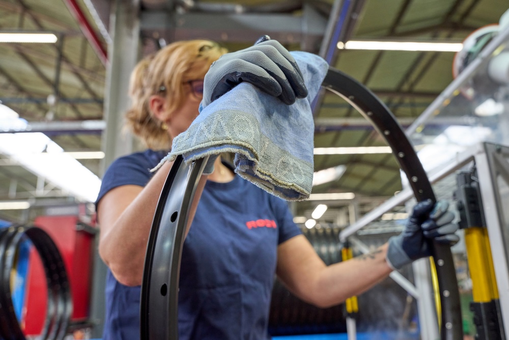 Ściereczka, która zawsze wraca czyli system czyściw wielokrotnego użytku w ciągłym obiegu zamkniętym Ściereczka, która zawsze wraca czyli system czyściw wielokrotnego użytku w ciągłym obiegu zamkniętym 2